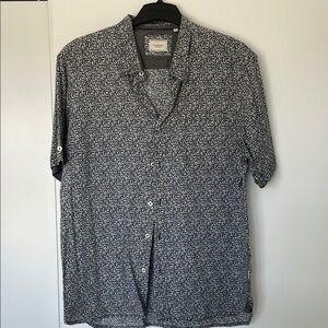 Men's Black and White Patterned Shirt
